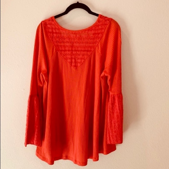 *SOLD* Like New Free People V-Neck Blouse - Picture 3 of 6